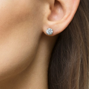 Diamond-Stud-Earrings