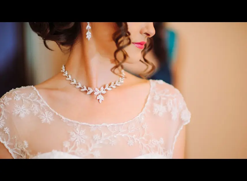 The Perfect Match: Coordinating Your Wedding Jewelry with Your Dress