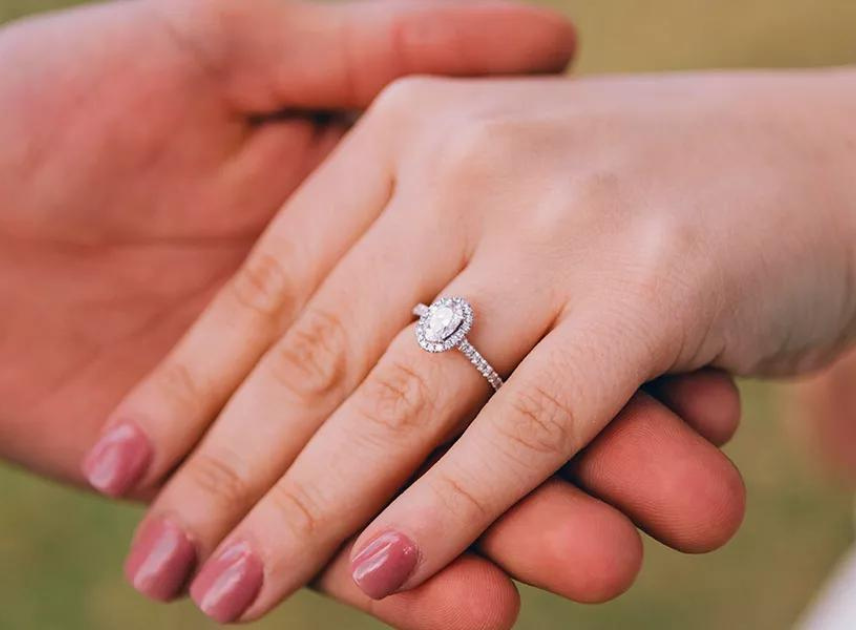 The Ultimate Engagement Ring Buying Guide: Tips and Tricks